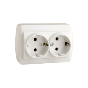 Розетка Demet 2-ная с/з закрытый корпус белый