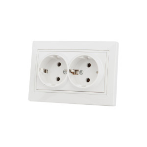 Розетка Lezard Mira 2-ная с/з керамика белый с белой вставкой